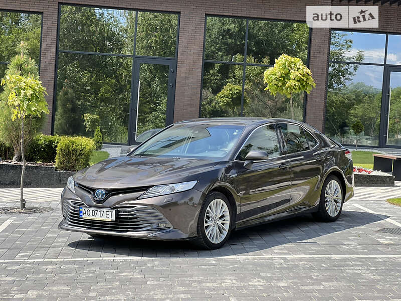 Седан Toyota Camry 2020 в Ужгороді