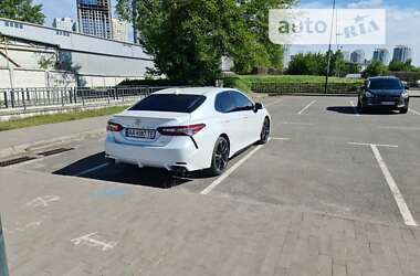 Седан Toyota Camry 2018 в Киеве