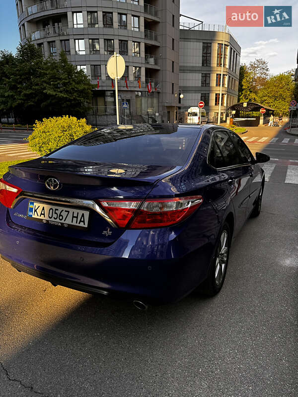 Седан Toyota Camry 2016 в Києві