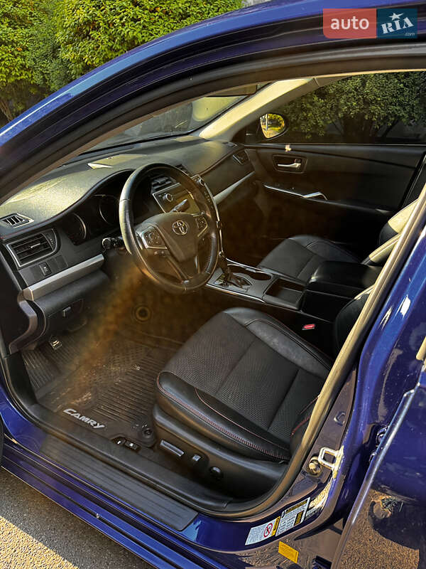 Седан Toyota Camry 2016 в Києві