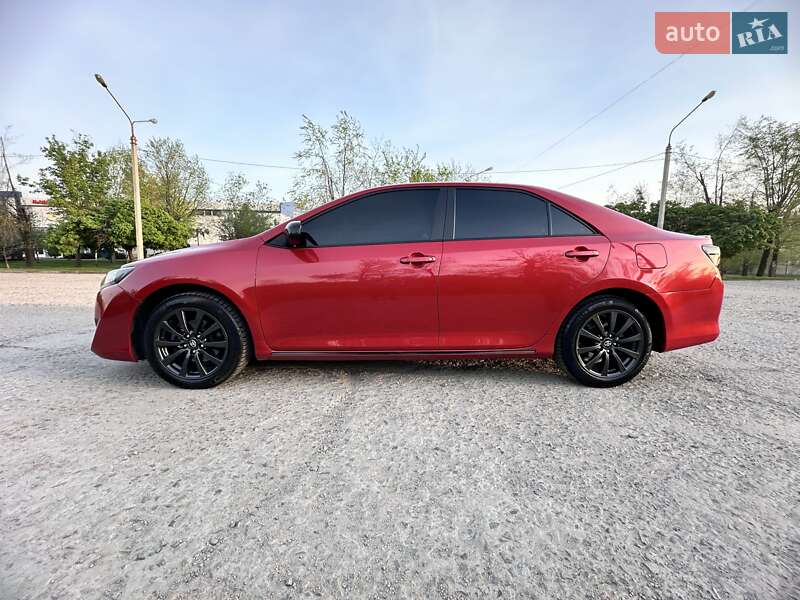 Седан Toyota Camry 2013 в Кривому Розі