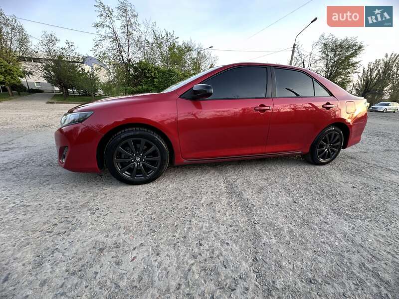 Седан Toyota Camry 2013 в Кривому Розі