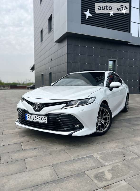 Седан Toyota Camry 2018 в Харкові