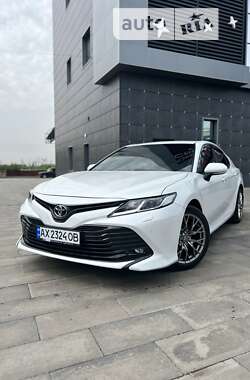 Седан Toyota Camry 2018 в Харькове