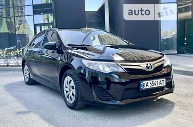 Седан Toyota Camry 2013 в Києві