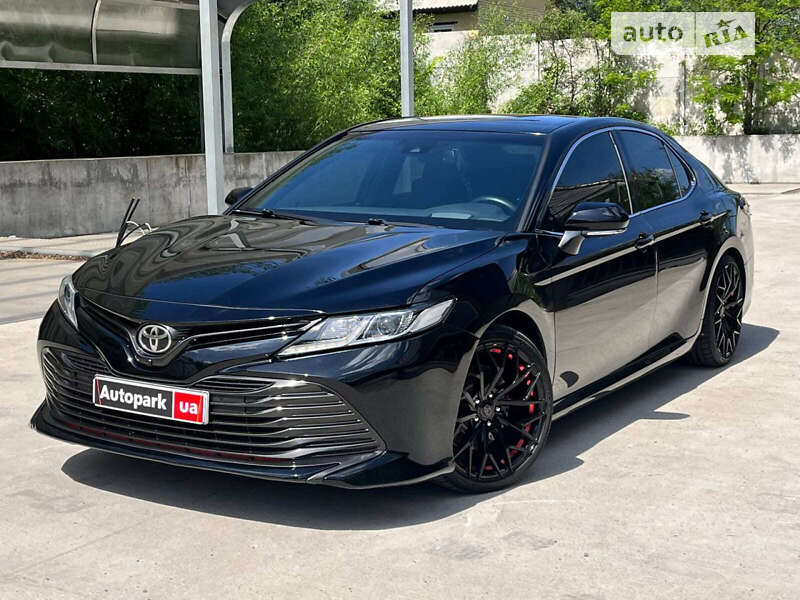 Седан Toyota Camry 2017 в Києві