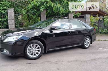 Седан Toyota Camry 2014 в Ровно