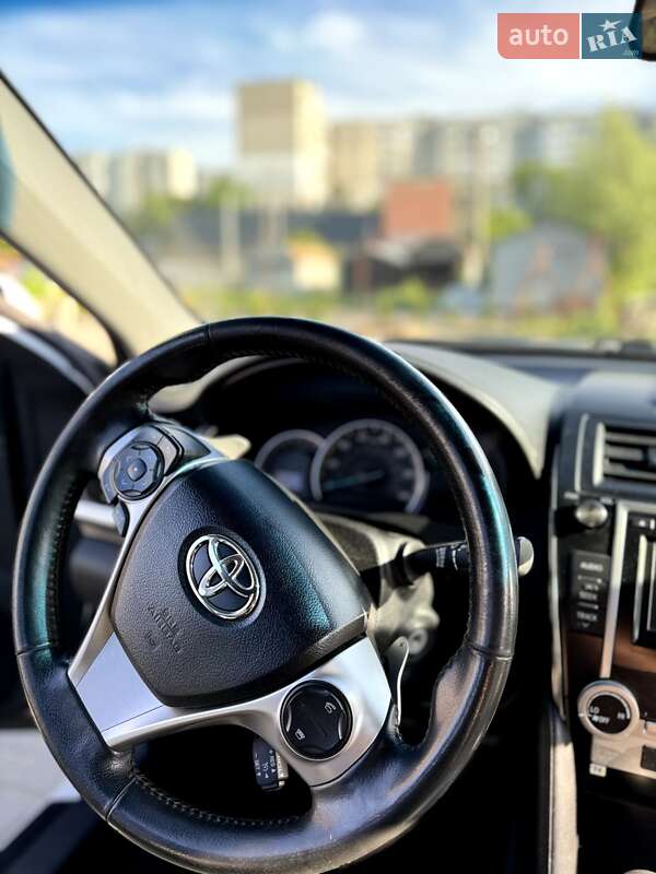 Седан Toyota Camry 2013 в Фастові