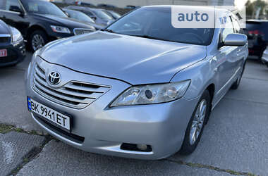 Седан Toyota Camry 2008 в Ровно