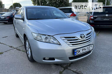 Седан Toyota Camry 2008 в Рівному