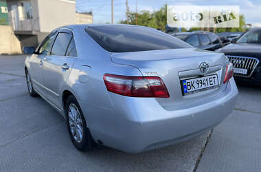 Седан Toyota Camry 2008 в Ровно