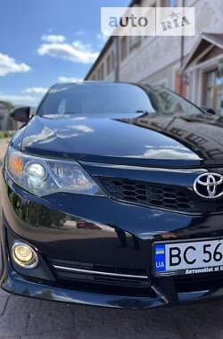 Седан Toyota Camry 2014 в Стрию