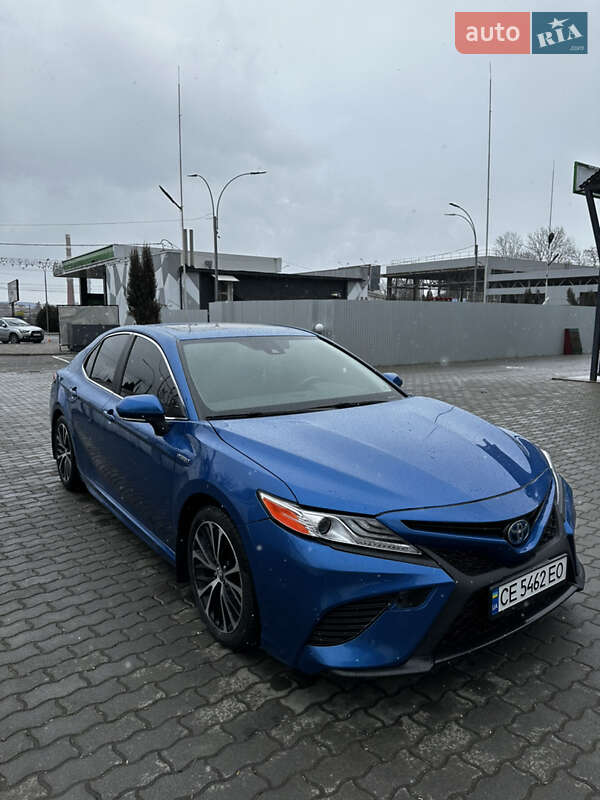 Седан Toyota Camry 2018 в Чернівцях