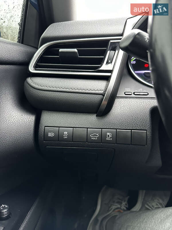 Седан Toyota Camry 2018 в Чернівцях