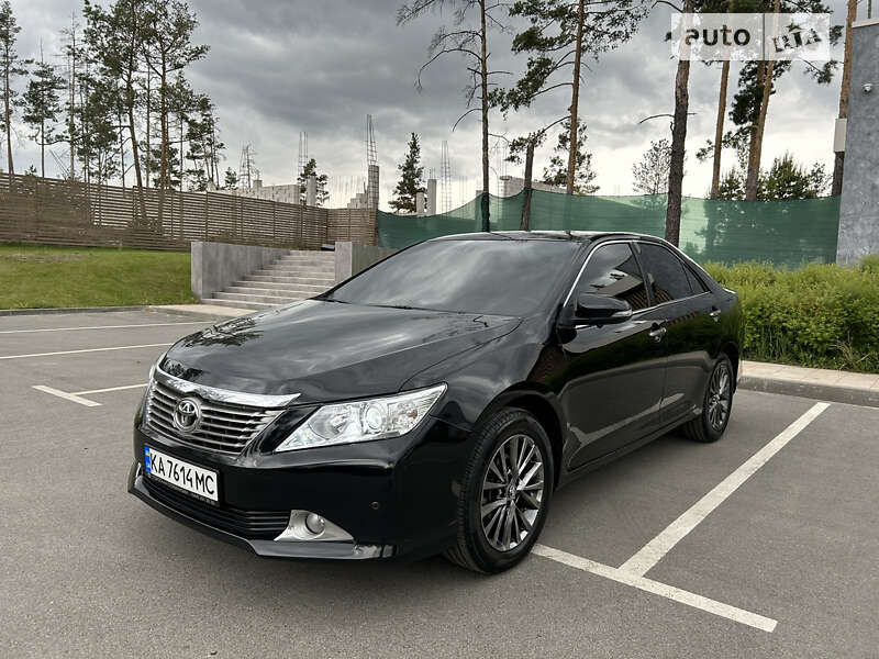 Седан Toyota Camry 2012 в Киеве