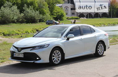 Седан Toyota Camry 2020 в Днепре