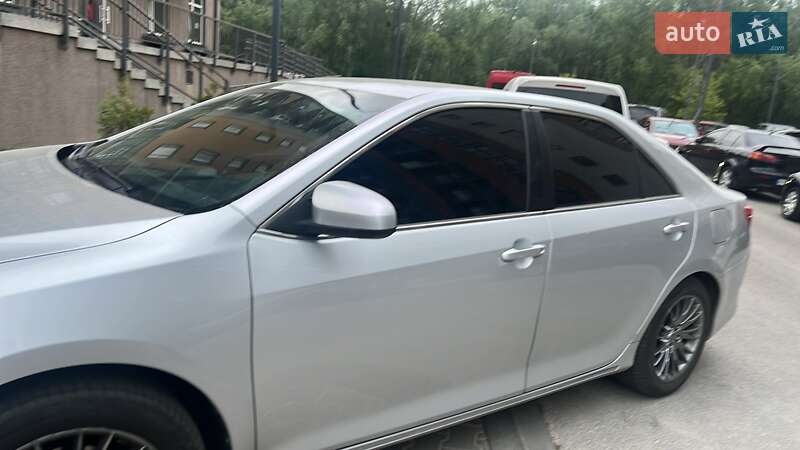 Седан Toyota Camry 2014 в Броварах