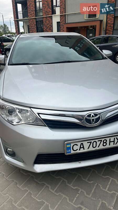 Седан Toyota Camry 2014 в Броварах