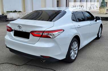 Седан Toyota Camry 2018 в П'ятихатках