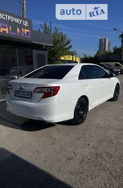 Седан Toyota Camry 2015 в Киеве