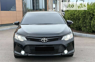 Седан Toyota Camry 2016 в Дніпрі