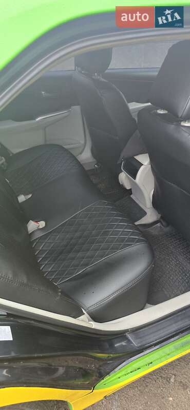 Седан Toyota Camry 2013 в Харкові