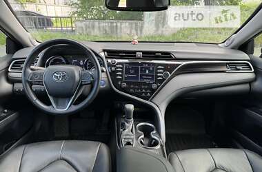 Седан Toyota Camry 2018 в Киеве