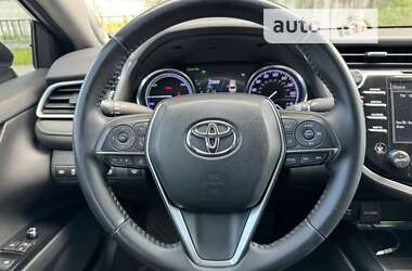 Седан Toyota Camry 2018 в Києві