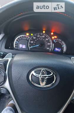 Седан Toyota Camry 2014 в Нововолинську