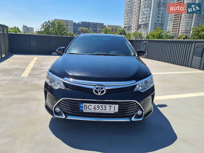 Седан Toyota Camry 2016 в Києві