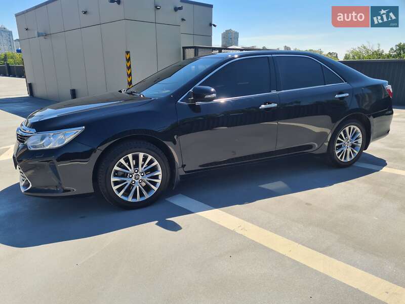 Седан Toyota Camry 2016 в Києві