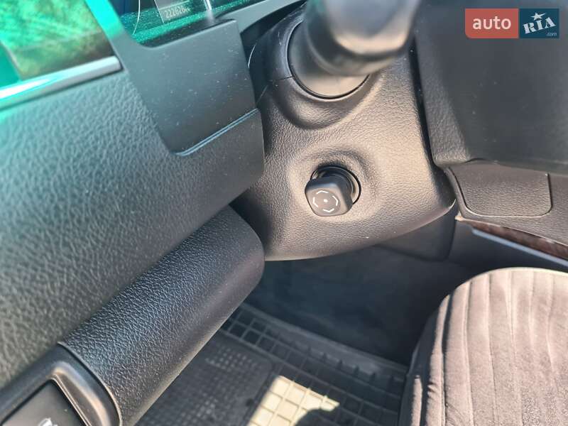 Седан Toyota Camry 2016 в Києві