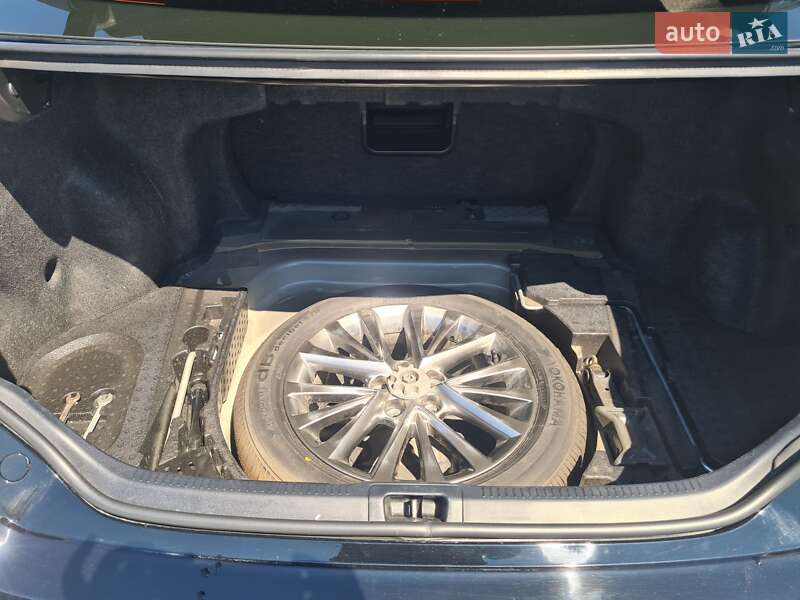 Седан Toyota Camry 2016 в Києві