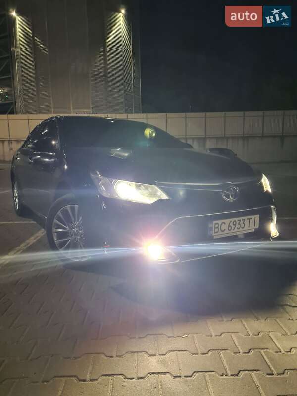 Седан Toyota Camry 2016 в Києві