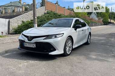 Седан Toyota Camry 2019 в Києві