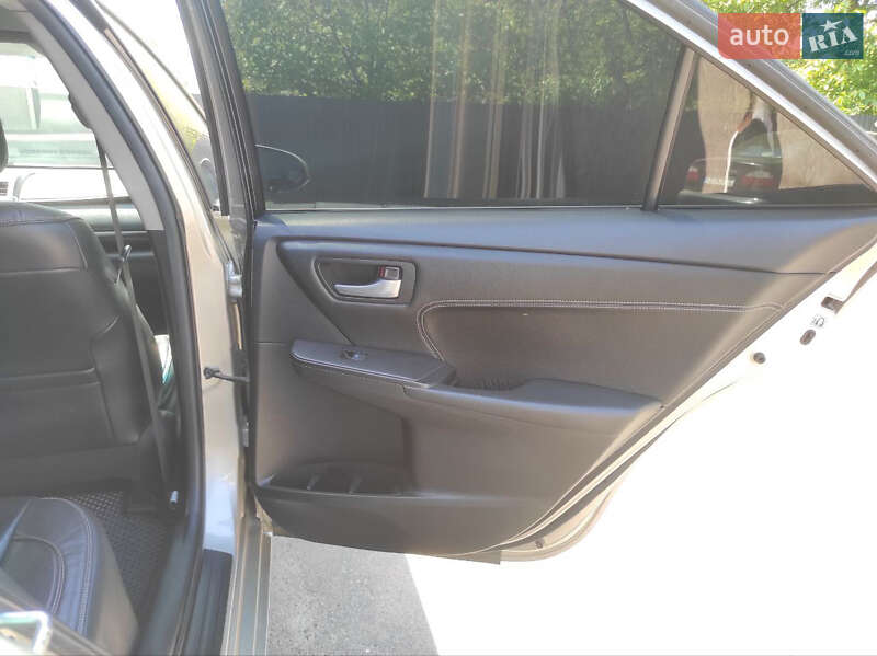 Седан Toyota Camry 2014 в Чернигове