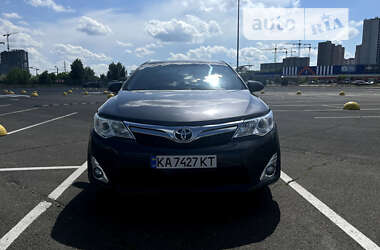 Седан Toyota Camry 2013 в Києві