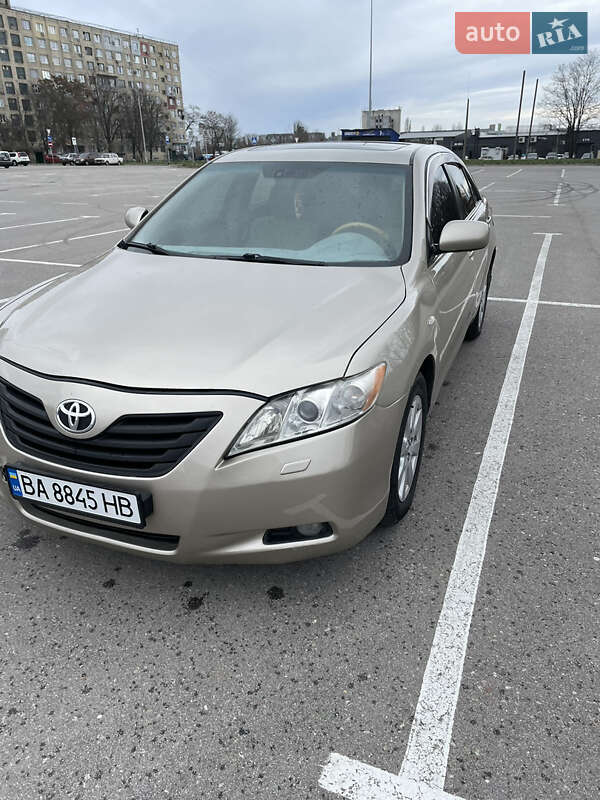 Седан Toyota Camry 2007 в Кропивницком