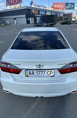 Седан Toyota Camry 2017 в Києві