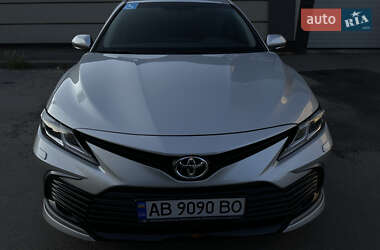 Седан Toyota Camry 2023 в Виннице