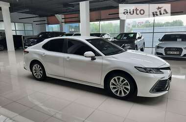 Toyota Camry 2021