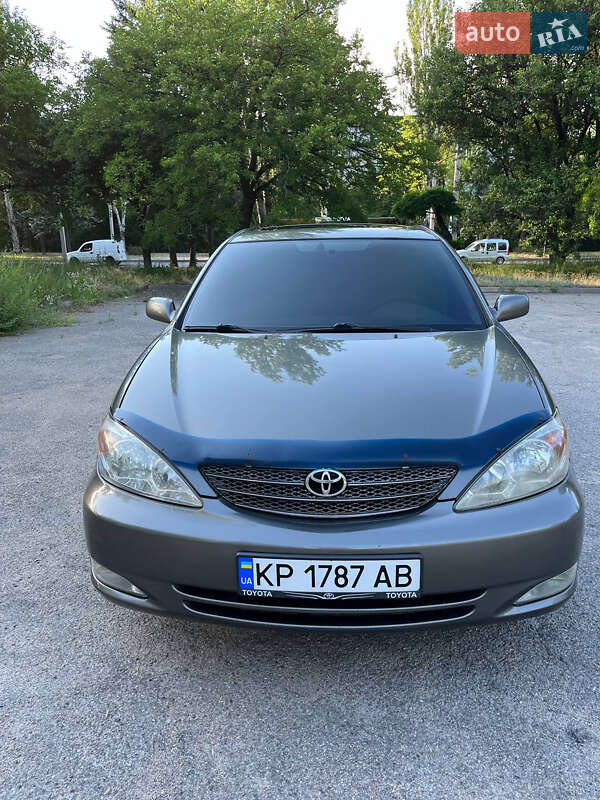 Седан Toyota Camry 2004 в Днепре