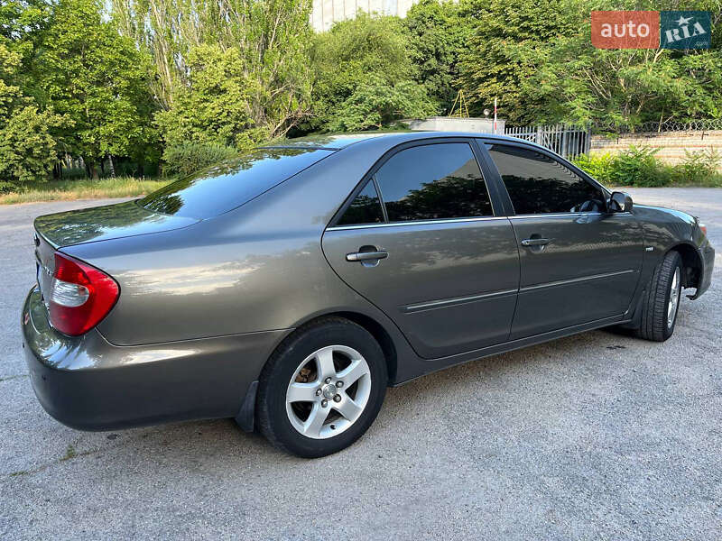 Седан Toyota Camry 2004 в Днепре