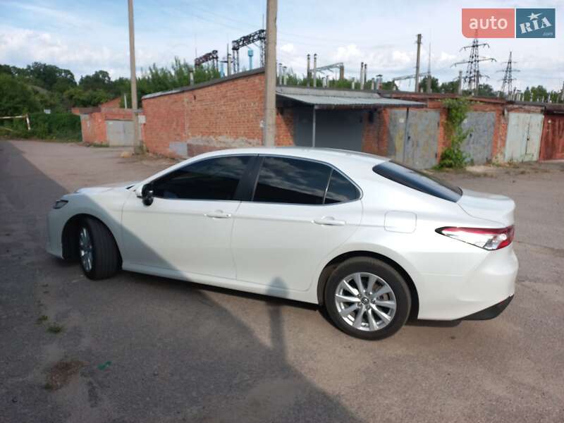 Седан Toyota Camry 2019 в Сумах