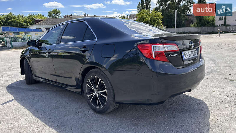 Седан Toyota Camry 2013 в Харкові