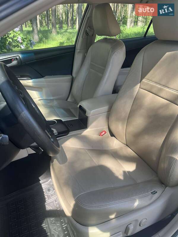 Седан Toyota Camry 2013 в Боровой