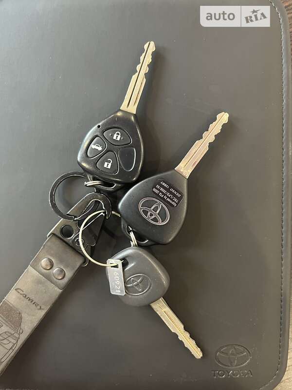 Седан Toyota Camry 2011 в Харкові