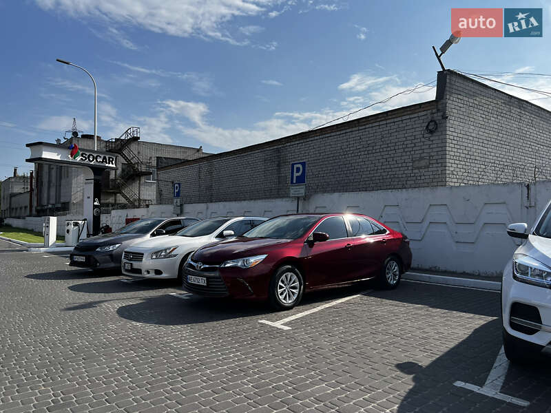 Седан Toyota Camry 2015 в Дніпрі