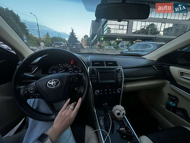 Седан Toyota Camry 2015 в Дніпрі