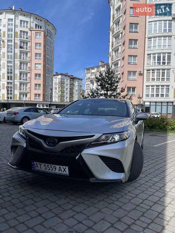 Седан Toyota Camry 2017 в Івано-Франківську